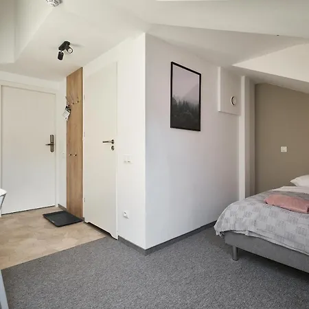 Alpina - 5 Minut Do Szlakow I Wyciagow