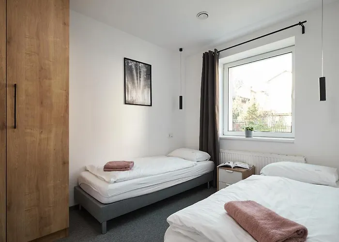 Alpina - 5 Minut Do Szlakow I Wyciagow